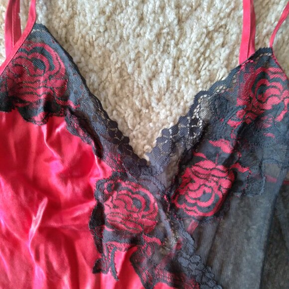 Vintage Y2K Victoria's Secret Red and Black Silk Maxi Dress with Sheer Mesh - Picture 3 of 7